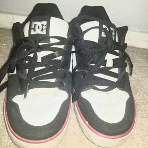 DC skate shoes. Barely worn. unisex